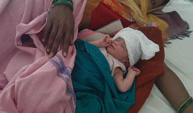 Migrant worker delivers baby by roadside in T'gana