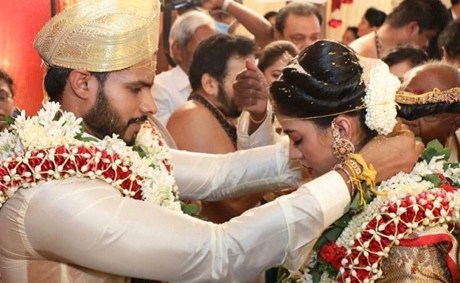 Actress takes dig at Nikhil's wedding during lockdown