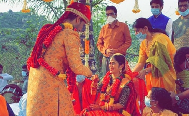 Pics: Nikhil Weds Pallavi In His Farm house