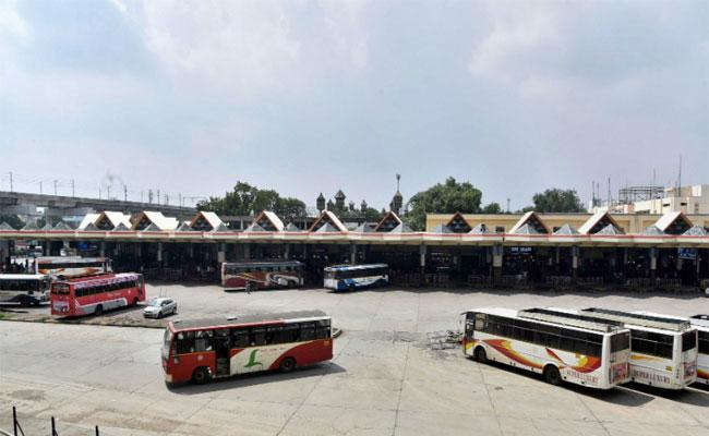 India Stays Indoor As Virus Moves Around