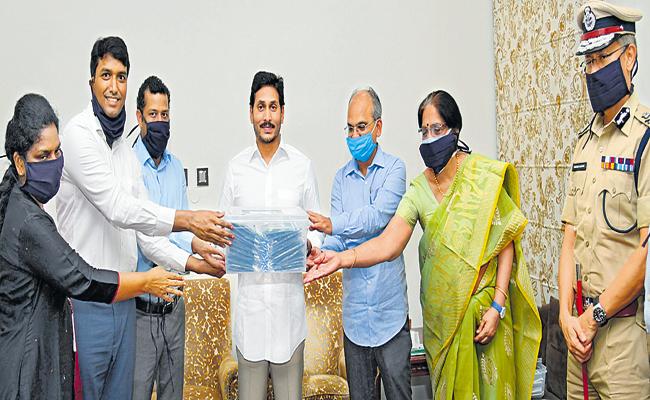 Jagan Helping Women Earn Rs 500 A Day