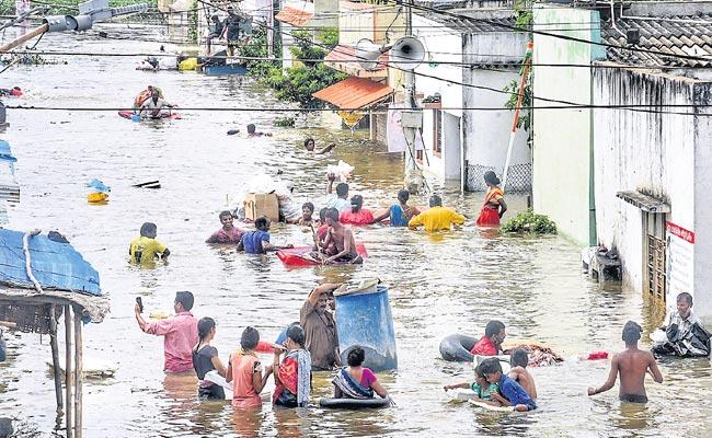 Hyderabad's rain-hit areas remain inundated