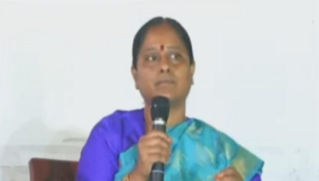 Konda Surekha questions Jagan-KCR friendship!