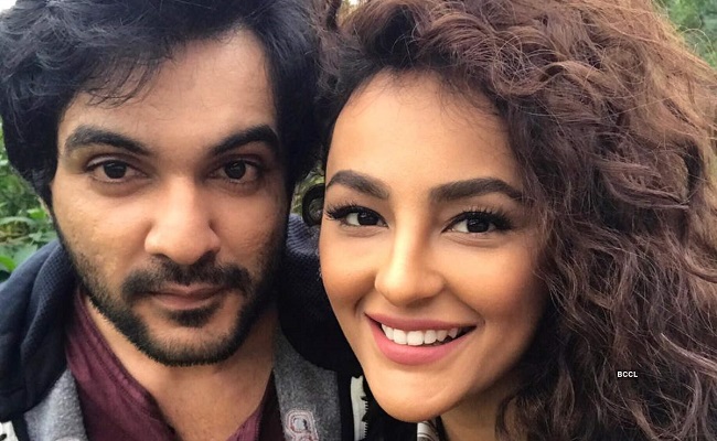 A Young Hero Helping Seerat Kapoor!