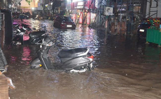 Heavy rains brings normal life to a halt in Telangana