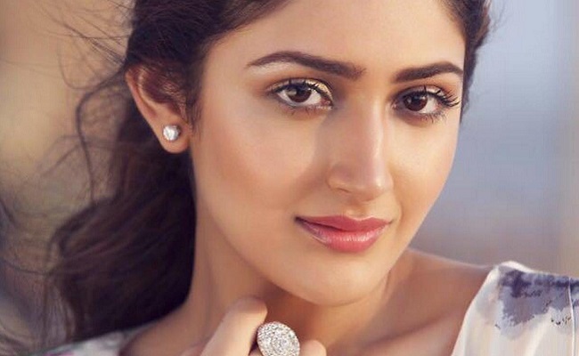 Sayyeshaa Saigal Confirmed For BB3