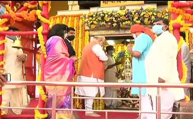 GHMC Elections: Shah Prays At Charminar Temple