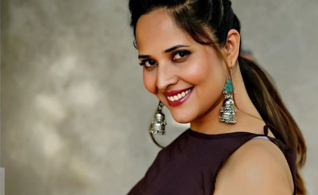 Pics: Anasuya's Evergreen Sensuous Look In Black