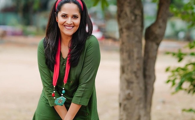 Pics: Anasuya's Thunder Thigh Show