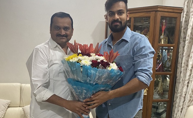 Bandla Ganesh Finds His New Hero!