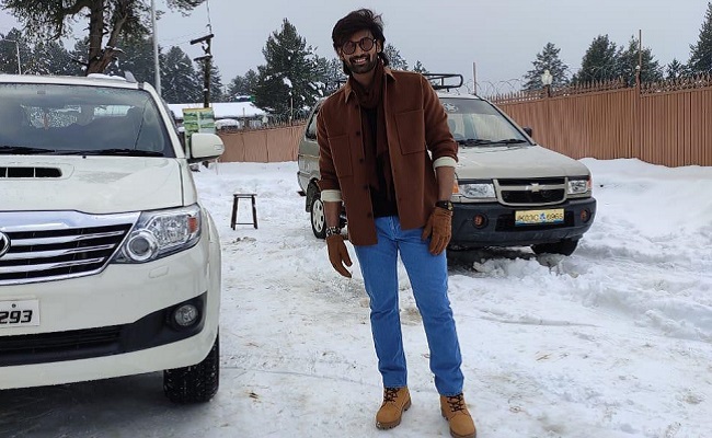 Heavy Snowfall: Alludu Adhurs Stuck In Kashmir