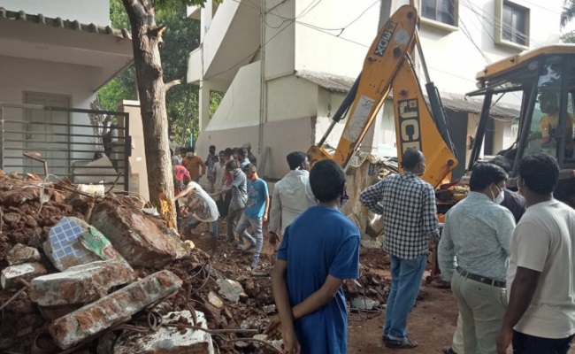 Demolition at Sabbam's home to remove encroachment