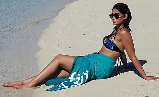 Pics: Hourglass Beauty's Warm Hours On Sand