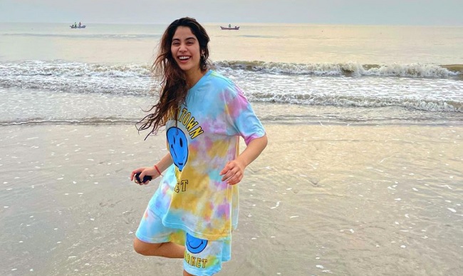 Pic Talk: Actress Spends A 'fun' Day At The Beach