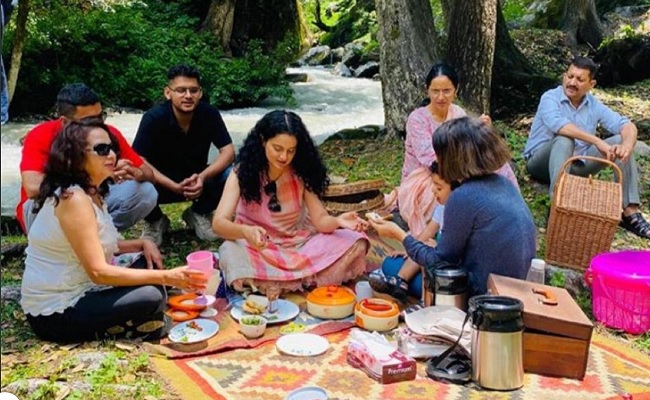 Pic Talk: Actress Picnics With Family In Manali