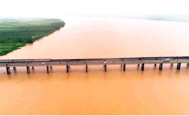 Incessant rains in T Godavari flows above danger mark