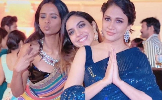 Only Two Heroines At Niharika's Wedding