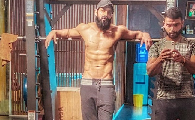 Pic Talk: Shaurya Goes Shirtless, Looks Macho