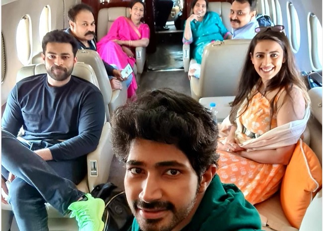 Niharika, Chaitanya and Varun Tej fly out to Udaipur for the Wedding