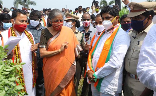 Nirmala gets support for farm laws in AP