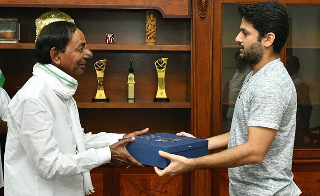 Nithiin Invites CM KCR For His Wedding