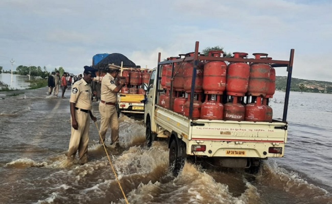 Amid cyclones, Andhra Police lends hand to disaster management
