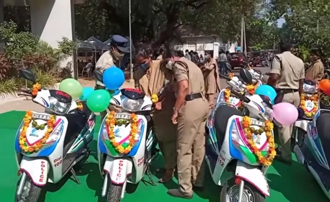 Lokesh alleges YSRCP colours adorning police vehicles