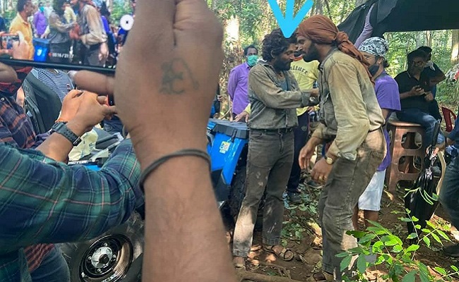 Leaked Pic: Allu Arjun's Rustic Look From Pushpa!