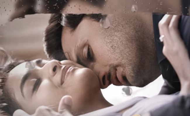 Emito Idhi: Steamy Romantic Number