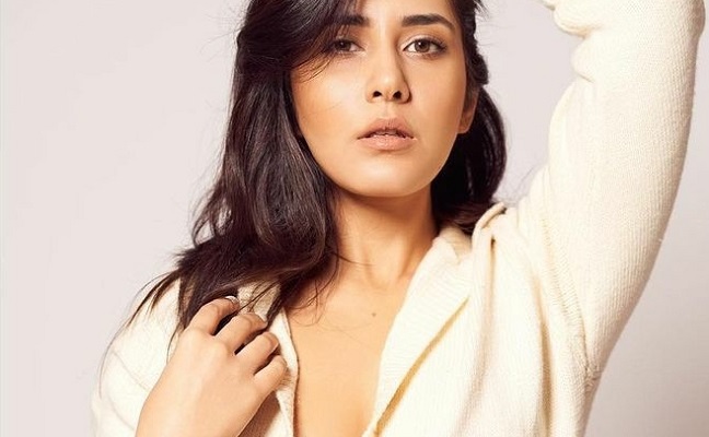 Raashi Khanna Signs A Bollywood Project