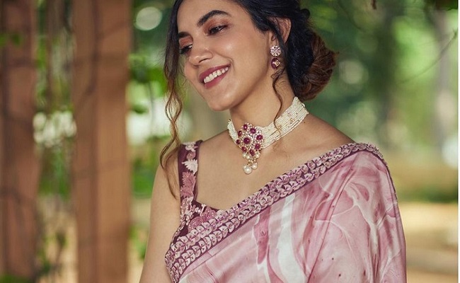 Pics: Varma Looks Stunning In Saree