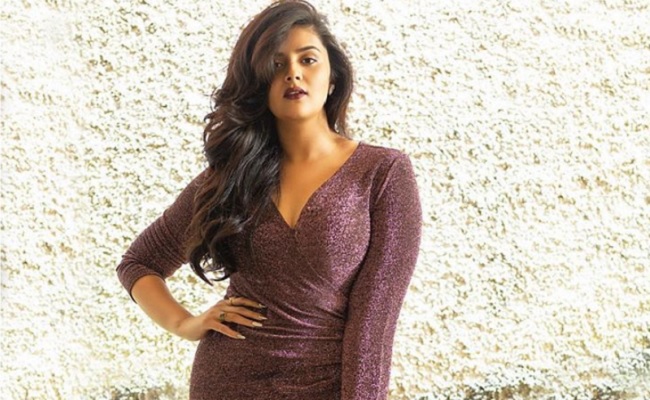 Pics: Bigg Boss Lady Stands Sensuous