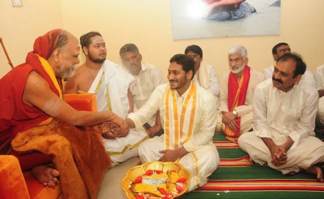 Jagan Gets Swamiji Nod For NDA Deal?