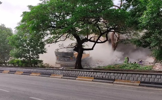 Telangana begins demolition of old secretariat in Hyd