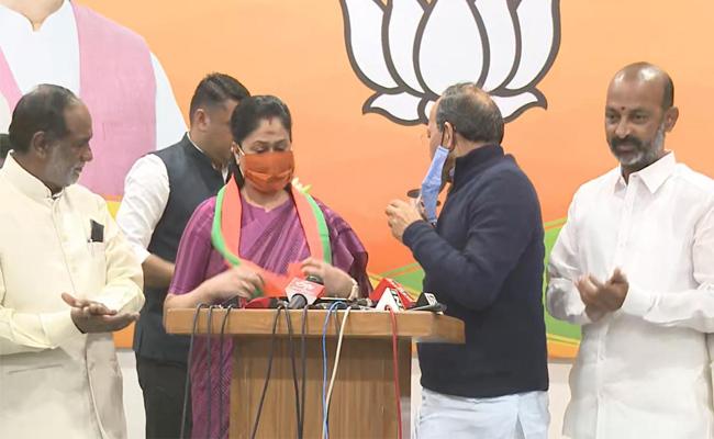 Vijayashanti's Home Coming A Shot In The Arm For BJP