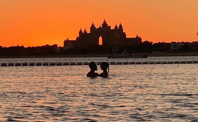 Anushka And Kohli Enjoy A Magical Sunset In The Pool