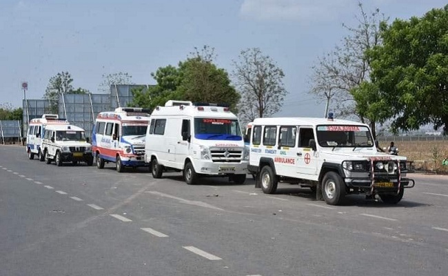 2 covid patients die as T Police turn back AP ambulances