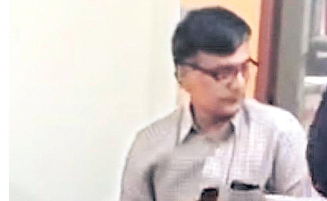 CBI arrests Naidu aide Bollineni in DA case