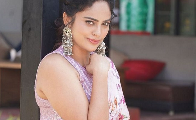 Pics: 'Akshara' Actress In Sleeveless Pose