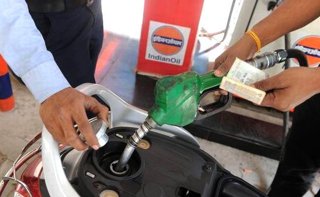 Petrol Crosses Rs 100-Mark, First Time Ever In India