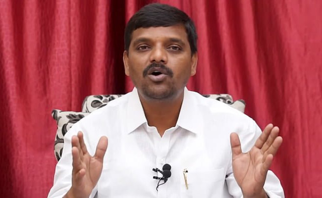 No plans to float political party: Teenmaar Mallanna