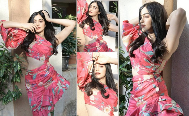 Pics: Adah Sharma's 'Aadha Saree'