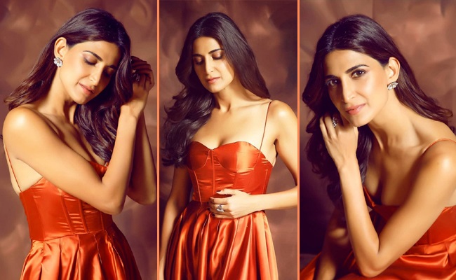 Pics: North Indian TV Girl Shines In Red
