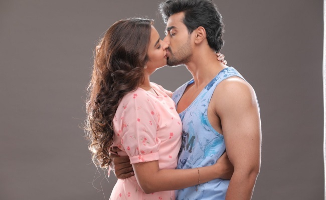 Pic Talk: Poojitha Ponnada Lip-Lock With Gautam