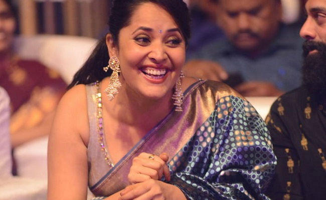 Pics: Anasuya Bharadwaj ups the glam in saree