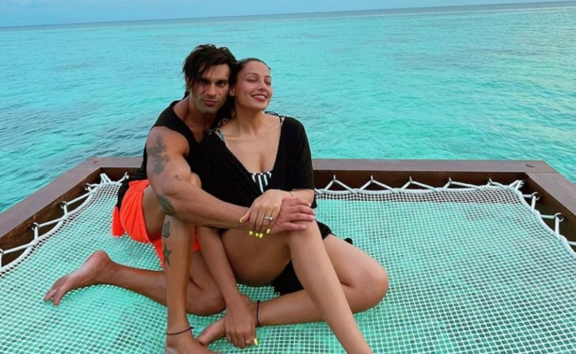 Pic: Another Hot Couple In Maldives