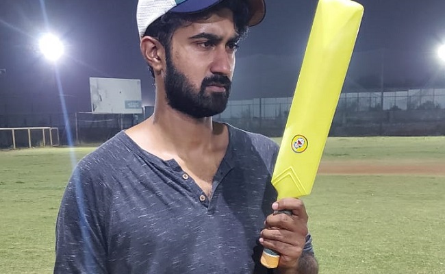 Pic Talk: Ek Mini Katha Hero Shows His Bat