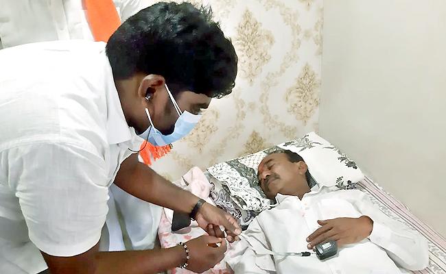 Eatala is no Jagan: Falls sick, stops padayatra