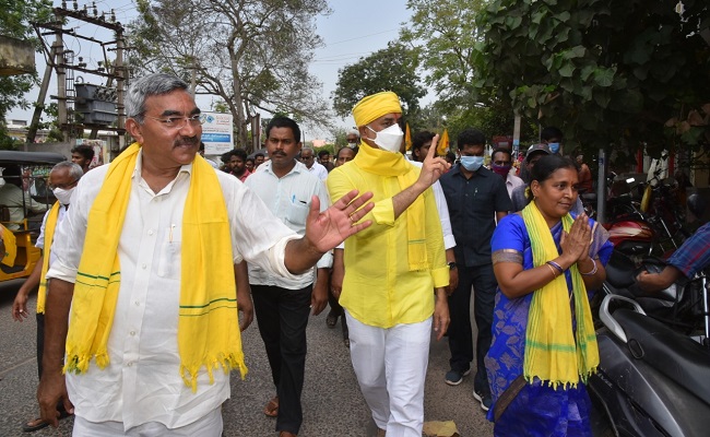 Finally Galla Jayadev Joins TDP Campaign