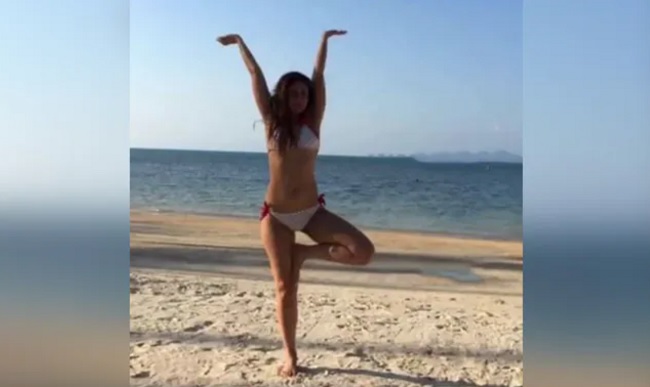 Kareena does bikini yoga on International Yoga Day